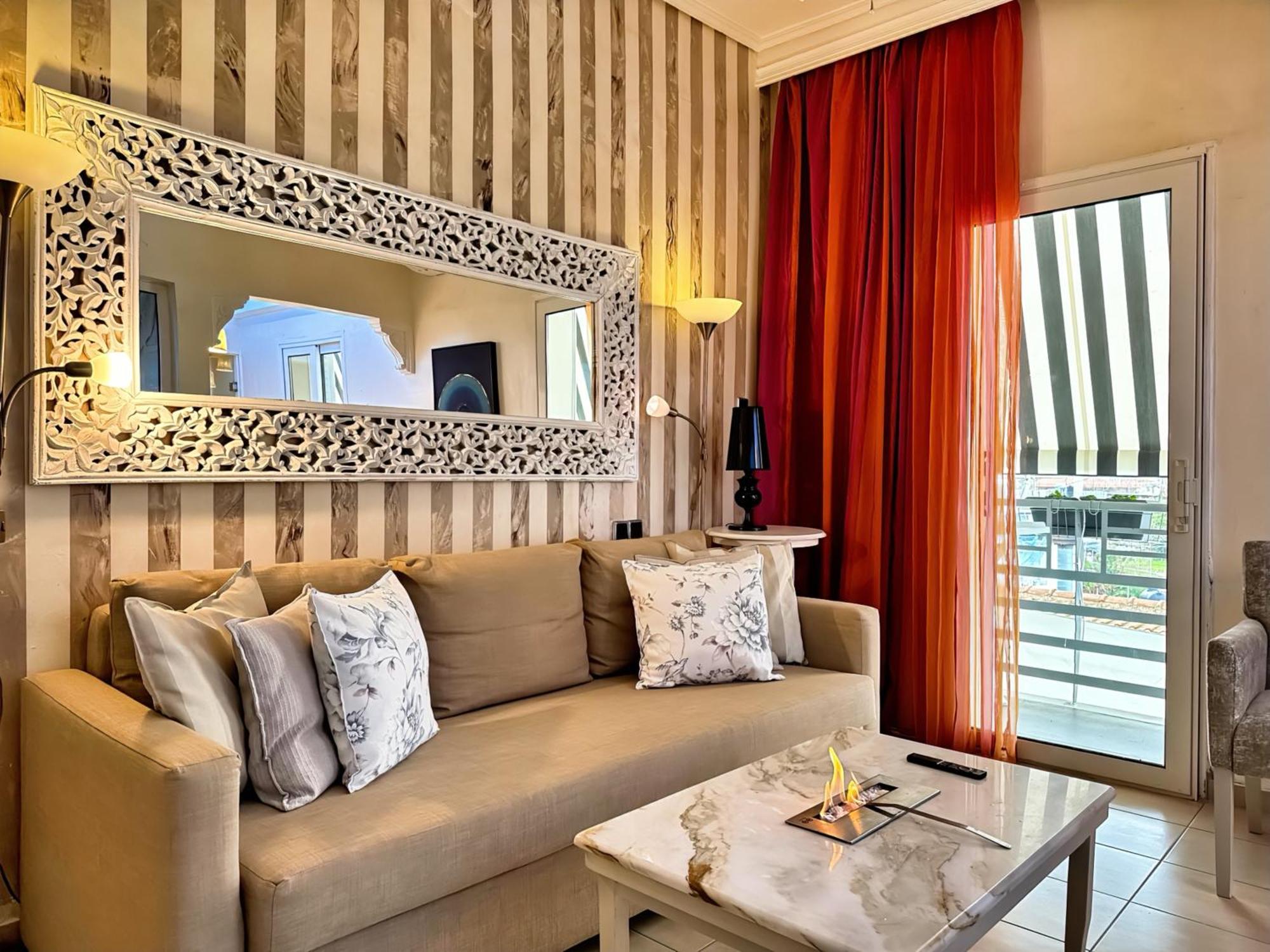 Panorama Suites & Spa - Adults Only Stómion Habitación foto